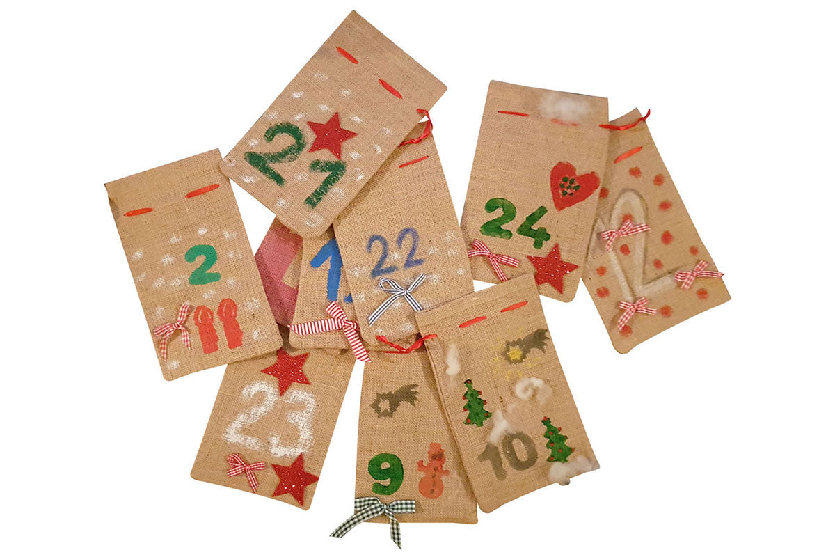 Weihnachtssäckchen aus Jute - Set 24 Forchtenberger Puzzle & Spiele BLS GmbH, Kopernikusstraße 1, 74670 Forchtenberg; Kontakt: mail@bls.de