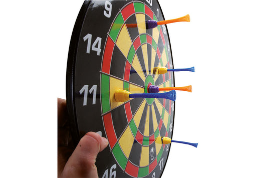 Magnetic dart game