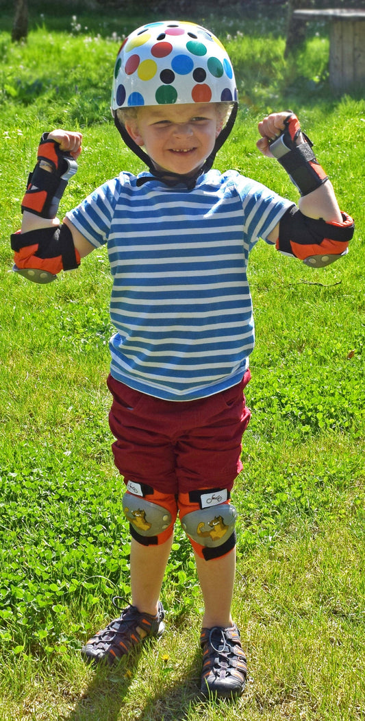 Kinderhelm - Dots SommerMobil BLS GmbH, Kopernikusstraße 1, 74670 Forchtenberg; Kontakt: mail@bls.de