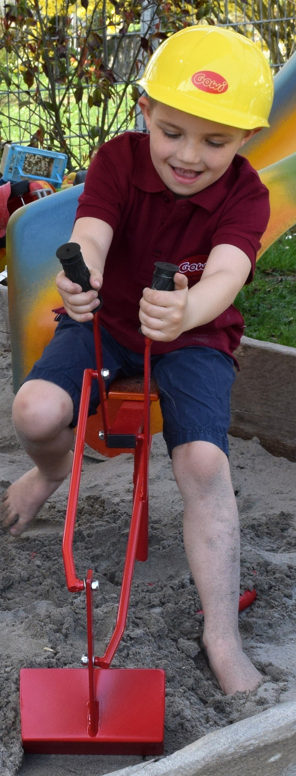 Riesensandbagger & Bauhelm - Set 4EverSpiel BLS GmbH, Kopernikusstraße 1, 74670 Forchtenberg; Kontakt: mail@bls.de