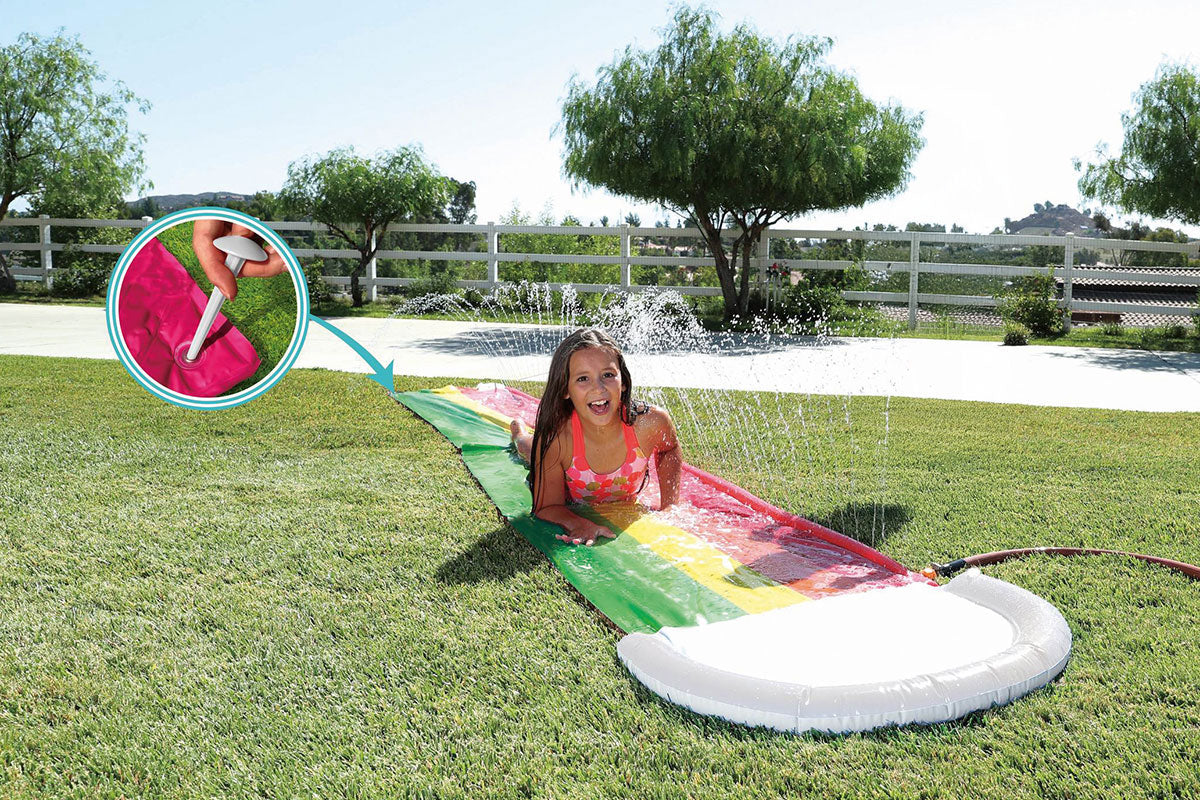 Toboggan aquatique arc-en-ciel 