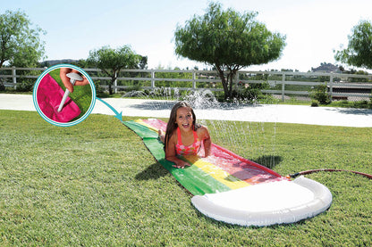 Toboggan aquatique arc-en-ciel 