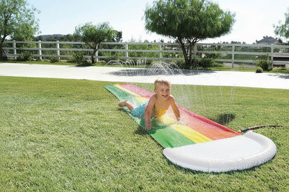 Toboggan aquatique arc-en-ciel 