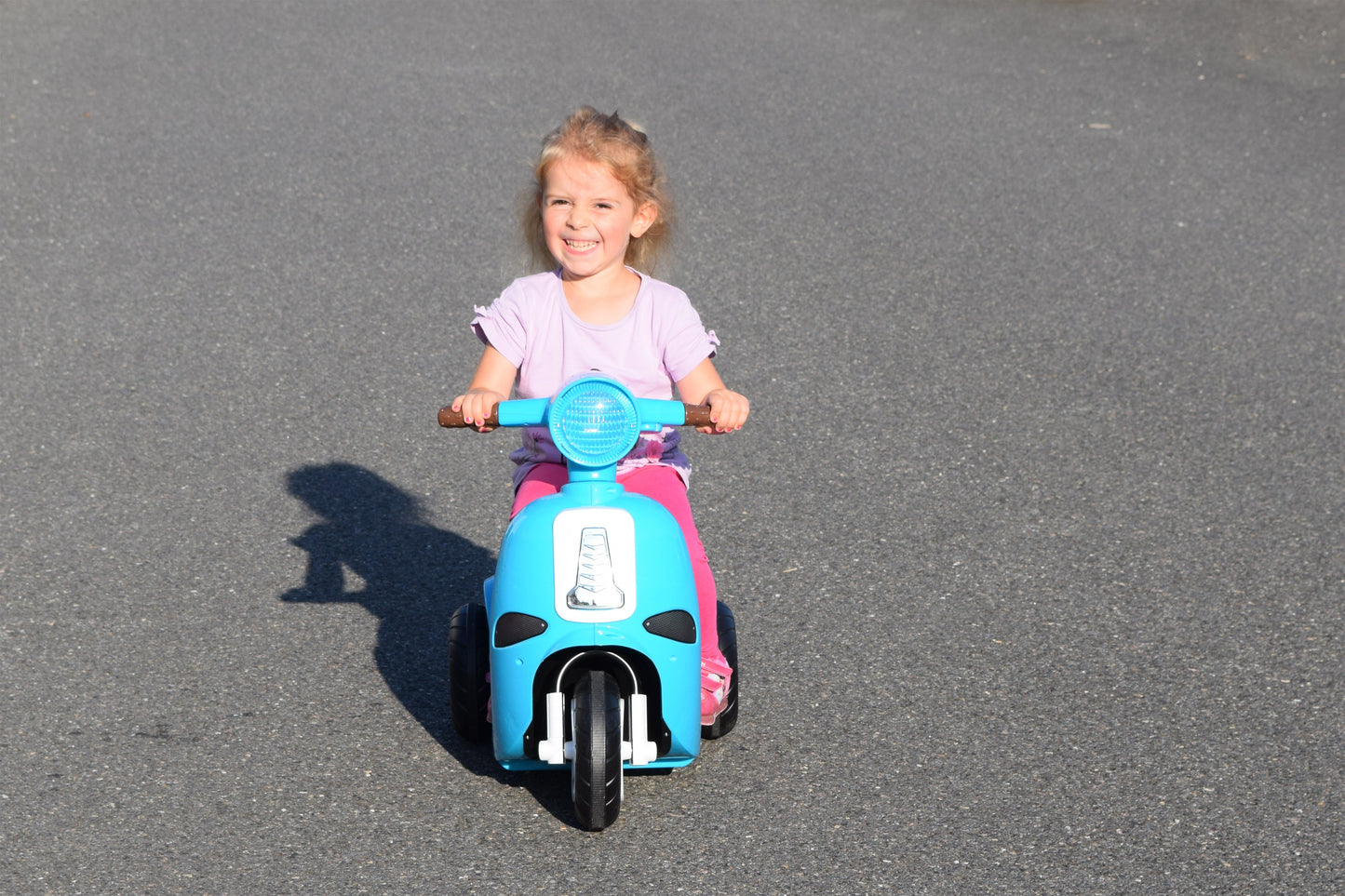 Retro Elektroroller SommerMobil BLS GmbH, Kopernikusstraße 1, 74670 Forchtenberg; Kontakt: mail@bls.de