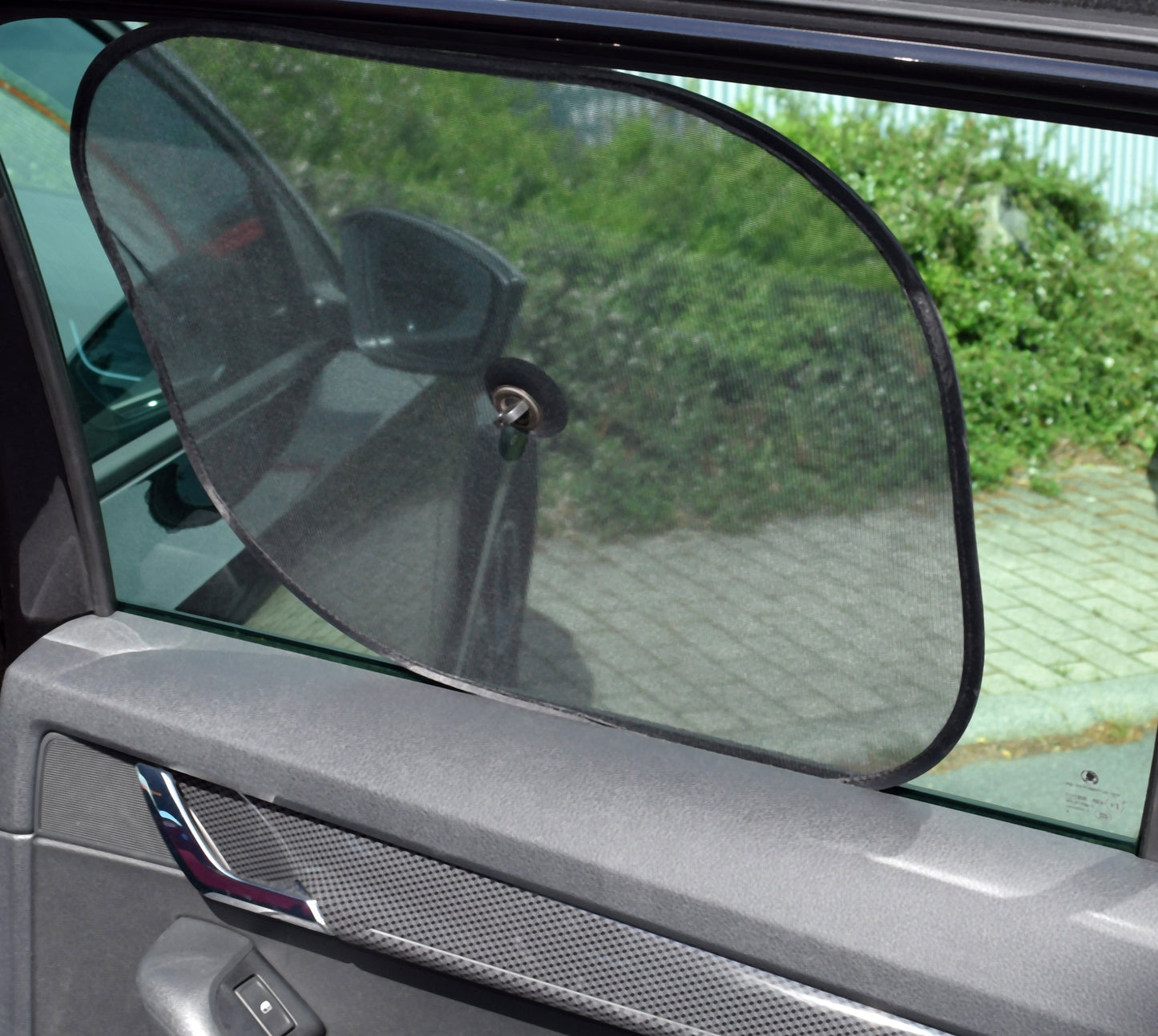 Sonnenschutz - Autoscheibe Sommermobil BLS GmbH, Kopernikusstraße 1, 74670 Forchtenberg; Kontakt: mail@bls.de